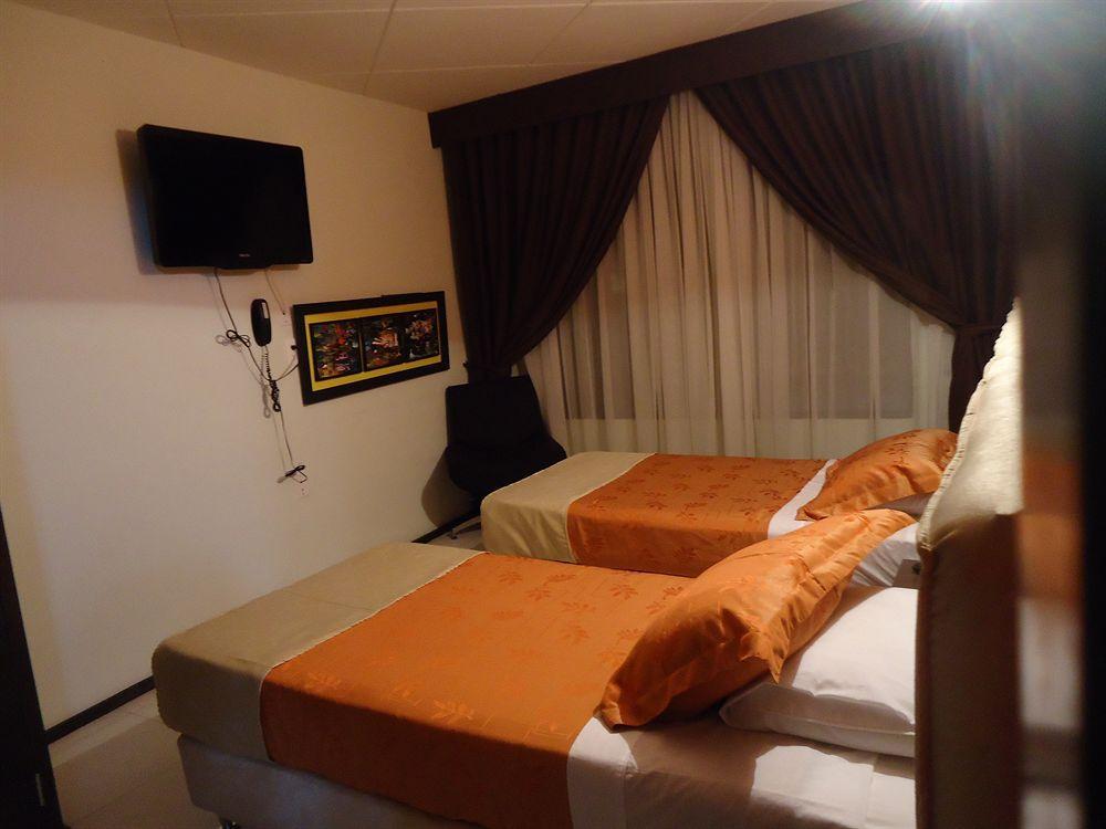 Hotel Central House A 5 Min De La Embajada Americana โบโกตา ภายนอก รูปภาพ